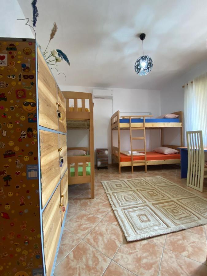 The Hood - Shkodra Backpackers Hostel Ngoại thất bức ảnh